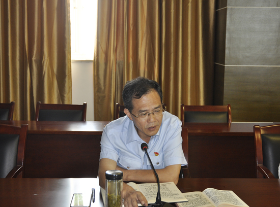 胡福东院长作主题报告.jpg