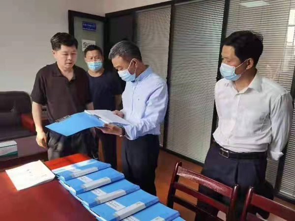 查阅资料.jpg